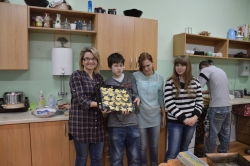 Nasi uczniowie pieką ciasteczka