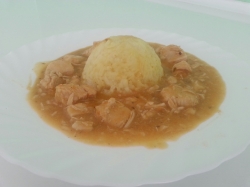 Gulasz drobiowy z ryżem curry