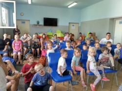 Kolejny dzień czytania z młodszymi przedszkolakami CPCD
