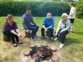Wiosenne nowalijki i grill w ogrodzie