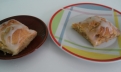 Szarlotka z połówkami jabłek i lukrem